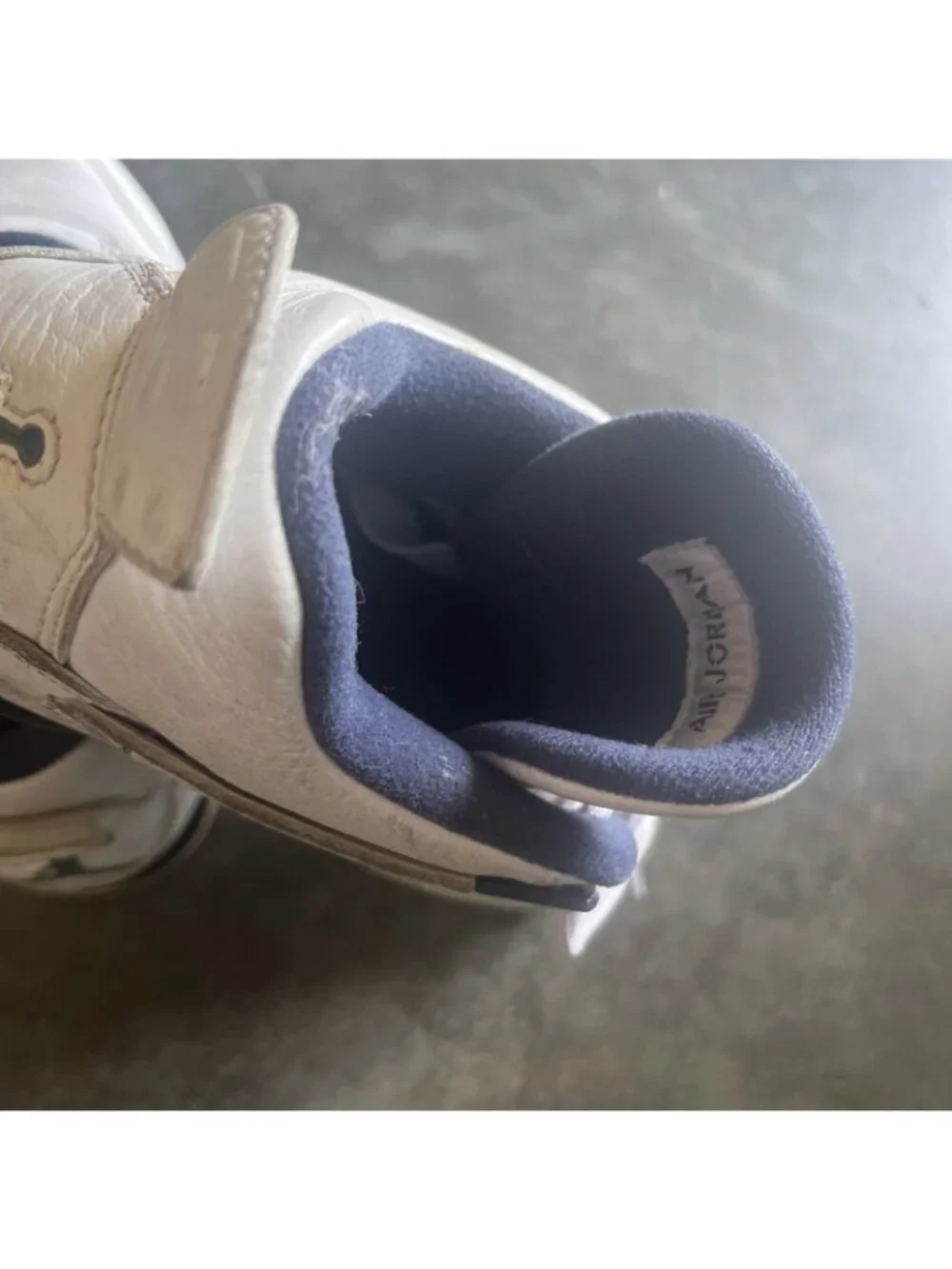 Air Jordan 4 Sz 8.5 white leather with blue jordan